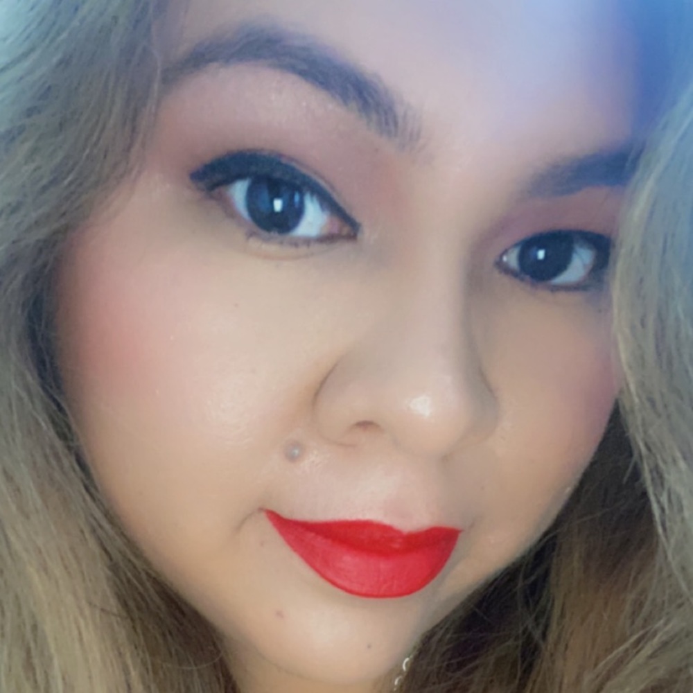Meet your Posher, Yesenia